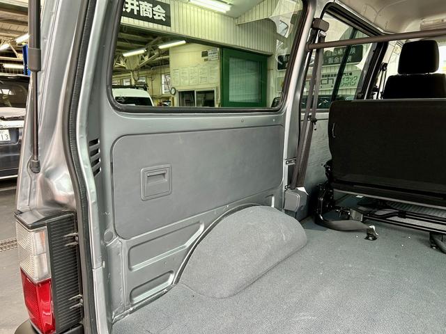 ボンゴバン ＧＬ　鑑定済　当社オリジナルスタイル（クルール）マット黒塗装パーツ　貨物ホビータイヤｘグロス黒塗装純正鉄チン＆ルーフキャリア　４ＷＤ　ロールーフ　５人乗　１ｔ積　タイミングチェーン　フルセグナビ　キーレス（39枚目）