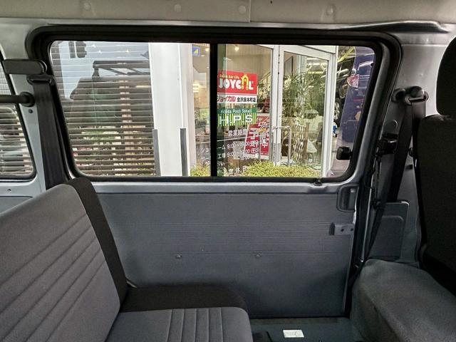 ボンゴバン ＧＬ　鑑定済　当社オリジナルスタイル（クルール）マット黒塗装パーツ　貨物ホビータイヤｘグロス黒塗装純正鉄チン＆ルーフキャリア　４ＷＤ　ロールーフ　５人乗　１ｔ積　タイミングチェーン　フルセグナビ　キーレス（42枚目）