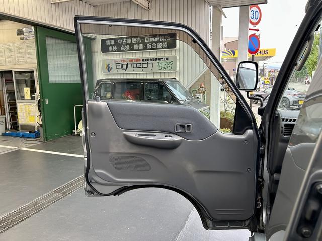 ボンゴバン ＧＬ　鑑定済　当社オリジナルスタイル（クルール）マット黒塗装パーツ　貨物ホビータイヤｘグロス黒塗装純正鉄チン＆ルーフキャリア　４ＷＤ　ロールーフ　５人乗　１ｔ積　タイミングチェーン　フルセグナビ　キーレス（45枚目）