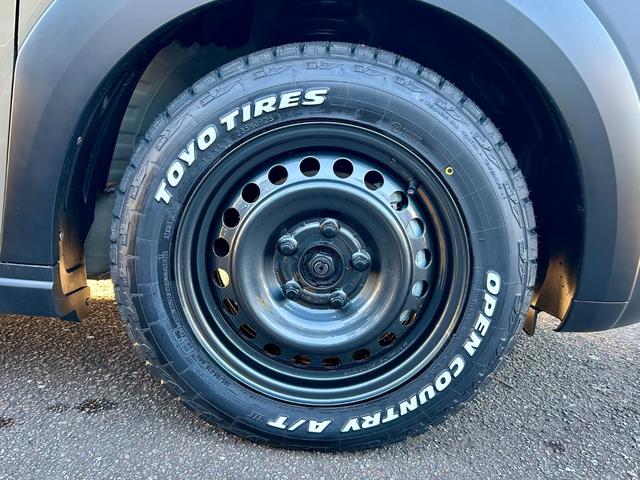 フリード ｅ：ＨＥＶクロスター　当社オリジナル（クルール）パーツマット黒塗装　ホワイトレターホビータイヤ　純正鉄チン（アイガグレー色）塗装　黒ナット　ＤＯＰ　Ｆガーニッシュ＆ボディＳモール　登録済未使用車　キャプテン＆３列　６人乗（17枚目）