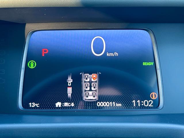 フリード ｅ：ＨＥＶクロスター　当社オリジナル（クルール）パーツマット黒塗装　ホワイトレターホビータイヤ　純正鉄チン（アイガグレー色）塗装　黒ナット　ＤＯＰ　Ｆガーニッシュ＆ボディＳモール　登録済未使用車　キャプテン＆３列　６人乗（19枚目）