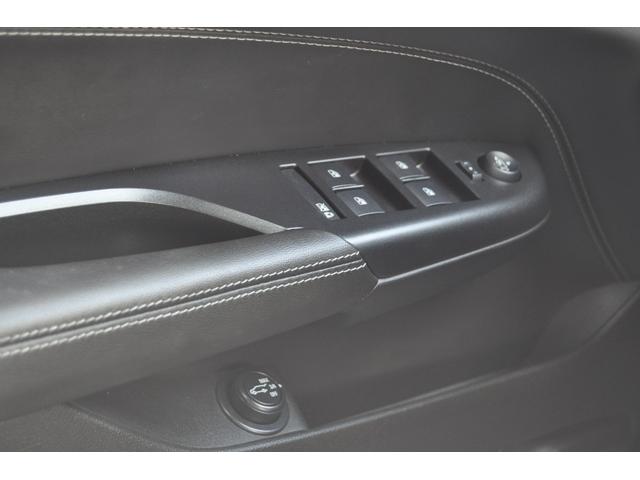 ラグジュアリー　ＢＯＳＥ　Ｂカメラ　シートヒータ　ＥＴＣ　ナビＴＶ　Ｂｌｕｅｔｏｏｔｈ接続　革シート　アルミホイール　ルーフレール　禁煙車(38枚目)