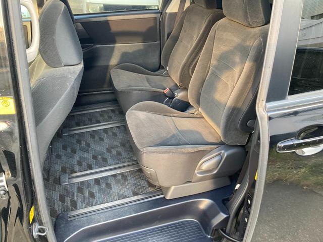 ヴォクシー Ｘ　Ｌエディション　４ＷＤ　オートエアコン　ＨＩＤ　左パワースライドドア　セカンド回転シート　オートヘッドライト　電格ドアミラー　プライバシーガラス（14枚目）