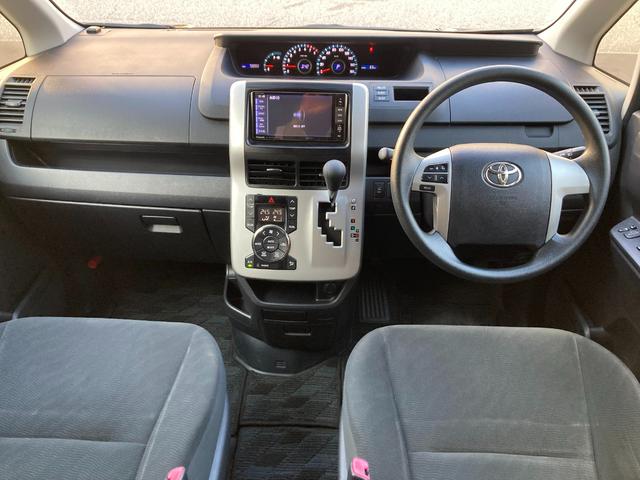 ヴォクシー Ｘ　Ｌエディション　４ＷＤ　オートエアコン　ＨＩＤ　左パワースライドドア　セカンド回転シート　オートヘッドライト　電格ドアミラー　プライバシーガラス（18枚目）