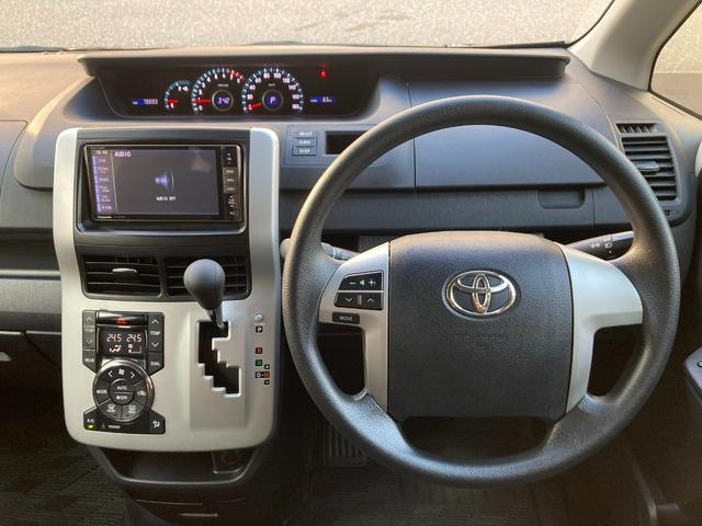 ヴォクシー Ｘ　Ｌエディション　４ＷＤ　オートエアコン　ＨＩＤ　左パワースライドドア　セカンド回転シート　オートヘッドライト　電格ドアミラー　プライバシーガラス（19枚目）