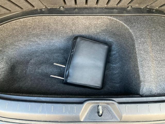 ヴォクシー Ｘ　Ｌエディション　４ＷＤ　オートエアコン　ＨＩＤ　左パワースライドドア　セカンド回転シート　オートヘッドライト　電格ドアミラー　プライバシーガラス（24枚目）