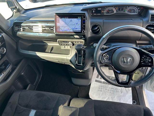 【ＨｏｎｄａＳＥＮＳＩＮＧ】衝突を予測してブレーキをかけたり、前のクルマとちょうどいい距離でついていったりできる多彩な安心・快適機能を搭載した先進の安全運転支援システムです。