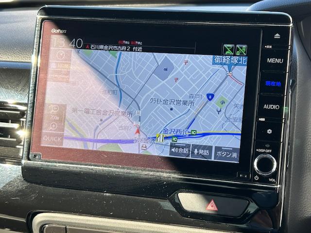 お出かけの際に安心のナビ付です☆バックカメラ機能で駐車もスムーズに行えます。