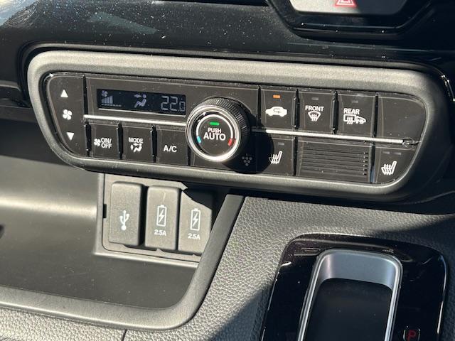 空気浄化や脱臭効果のあるプラズマクラスター技術を搭載したオートエアコンです。お好みの温度を設定すると自動で温度や風量を調整します。