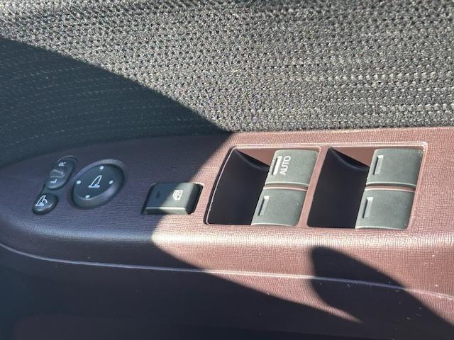 運転席窓操作部スイッチの画像です。