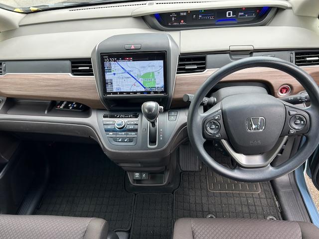 【ＨｏｎｄａＳＥＮＳＩＮＧ】衝突を予測してブレーキをかけたり、前のクルマとちょうどいい距離でついていったりできる多彩な安心・快適機能を搭載した先進の安全運転支援システムです。