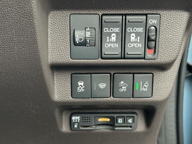 運転席操作部スイッチの画像です。