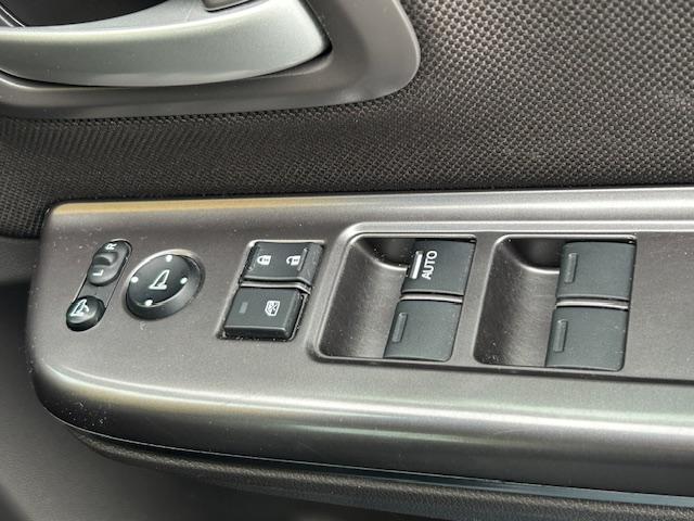 運転席窓操作部スイッチの画像です。