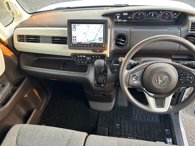 【ＨｏｎｄａＳＥＮＳＩＮＧ】衝突を予測してブレーキをかけたり、前のクルマとちょうどいい距離でついていったりできる多彩な安心・快適機能を搭載した先進の安全運転支援システムです。