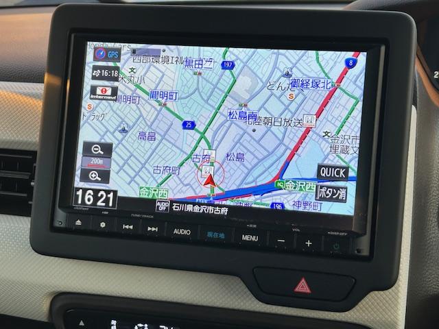 お出かけの際に安心のナビ付です☆バックカメラ機能で駐車もスムーズに行えます。