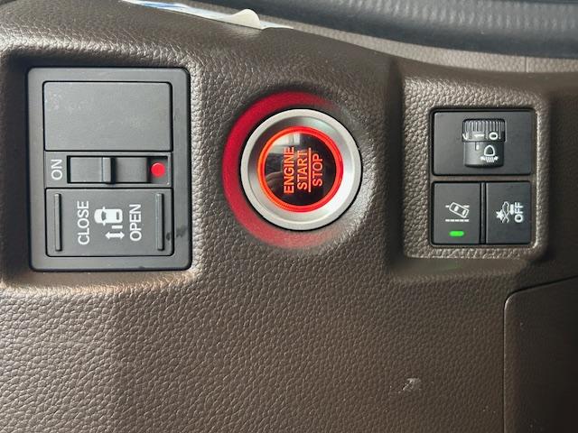 運転席操作部スイッチの画像です。