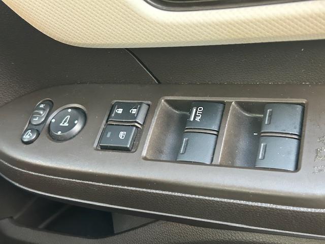 運転席窓操作部スイッチの画像です。