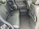 リアシートも前席同様広々としておりますので、後部座席にお乗りの方も快適に過ごして頂けます。