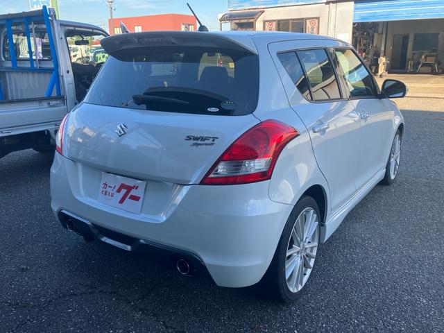 スイフトスポーツ ベースグレード 6速マニュアル スマートキー プッシュスタート 純正17インチアルミ オートクルーズコントロール HIDヘッドライト オートエアコン 電動格納ミラー 社外CDオーディオ(4枚目)