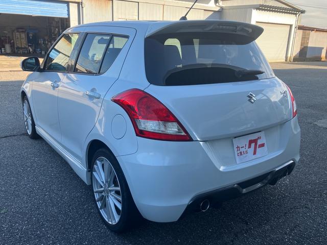 スイフトスポーツ ベースグレード 6速マニュアル スマートキー プッシュスタート 純正17インチアルミ オートクルーズコントロール HIDヘッドライト オートエアコン 電動格納ミラー 社外CDオーディオ(6枚目)