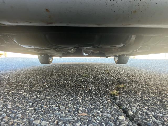 スイフトスポーツ ベースグレード 6速マニュアル スマートキー プッシュスタート 純正17インチアルミ オートクルーズコントロール HIDヘッドライト オートエアコン 電動格納ミラー 社外CDオーディオ(7枚目)