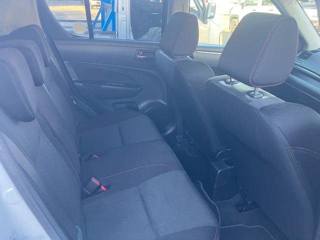 スイフトスポーツ ベースグレード 6速マニュアル スマートキー プッシュスタート 純正17インチアルミ オートクルーズコントロール HIDヘッドライト オートエアコン 電動格納ミラー 社外CDオーディオ(9枚目)