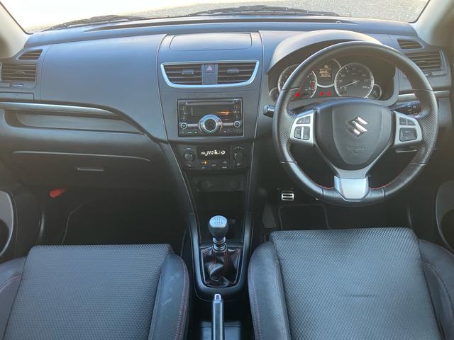 スイフトスポーツ ベースグレード 6速マニュアル スマートキー プッシュスタート 純正17インチアルミ オートクルーズコントロール HIDヘッドライト オートエアコン 電動格納ミラー 社外CDオーディオ(10枚目)