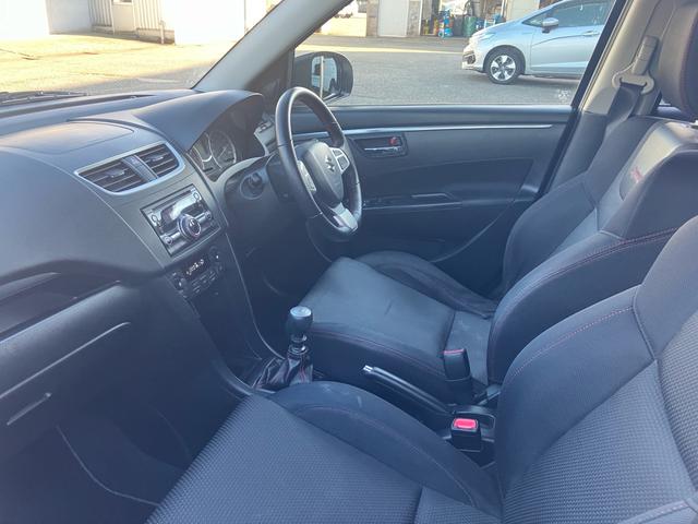 スイフトスポーツ ベースグレード 6速マニュアル スマートキー プッシュスタート 純正17インチアルミ オートクルーズコントロール HIDヘッドライト オートエアコン 電動格納ミラー 社外CDオーディオ(12枚目)