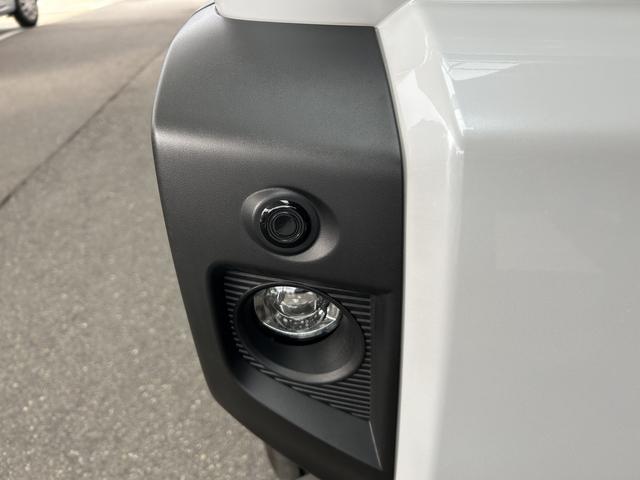 �ԗ��̑O��ɋߕt�������ɔ�������R�[�i�[�Z���T�[���t���Ă��܂��B