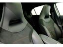 運転席、助手席に気になる傷やシワはございません。使用感もなくきれいなままの状態が保たれております。