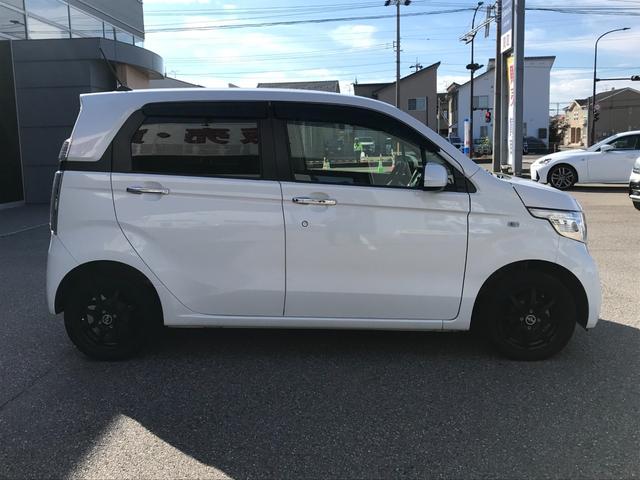 ★　国産車を購入頂きましたお客様へのサポートとして、次回車検までの無料オイル交換・タイヤ脱着作業・車検代金・板金修理といったメンテナンスチケットを納車時に進呈してます。　★