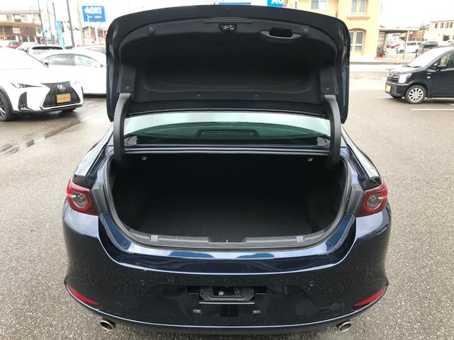ＭＡＺＤＡ３セダン ２０Ｓ　Ｌパッケージ　４ＷＤ　１オーナー　純正ナビＴＶ　３６０°ビューモニタ　ホワイトレザーシートヒーター　レーダーブレーキ　アダプティブクルコン　ブラインドスポットモニター　前後ソナー　１８ＡＷ　ＥＴＣ　インテリキー２個（22枚目）