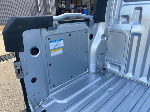 ハイゼットカーゴ デッキバンＧ　ＳＡＩＩＩ　４ＷＤ　スマートアシスト　キーレスエントリー　純正ＣＤオーディオ　社外アルミ・２０２４年製ブリジストンラジアルタイヤ　ＬＥＤヘッドライト　フォグ　アイドリングストップ（12枚目）