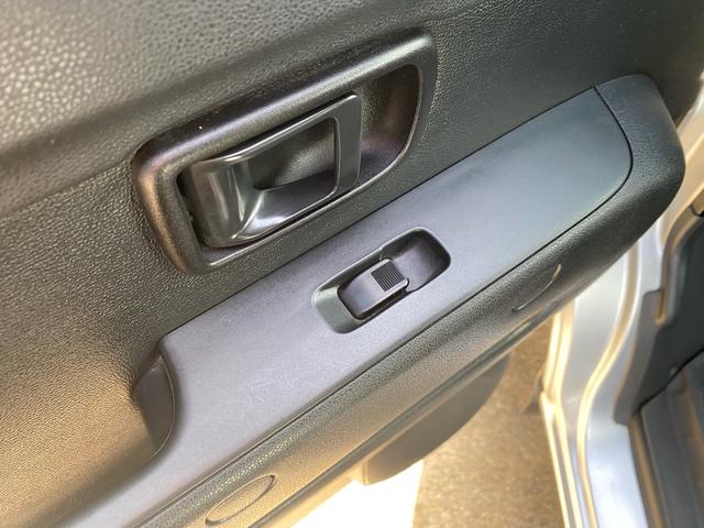 ハイゼットカーゴ デッキバンＧ　ＳＡＩＩＩ　４ＷＤ　スマートアシスト　キーレスエントリー　純正ＣＤオーディオ　社外アルミ・２０２４年製ブリジストンラジアルタイヤ　ＬＥＤヘッドライト　フォグ　アイドリングストップ（25枚目）