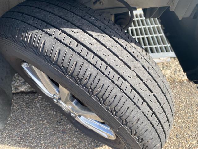 ハイゼットカーゴ デッキバンＧ　ＳＡＩＩＩ　４ＷＤ　スマートアシスト　キーレスエントリー　純正ＣＤオーディオ　社外アルミ・２０２４年製ブリジストンラジアルタイヤ　ＬＥＤヘッドライト　フォグ　アイドリングストップ（30枚目）
