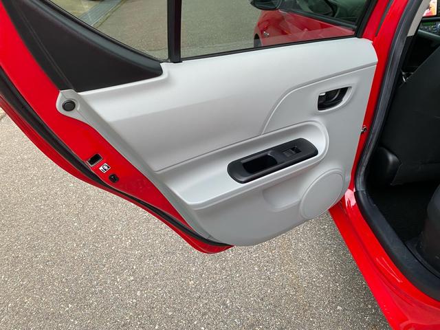 アクア S 純正SDナビ フルセグTV バックカメラ Bluetoothオーディオ ETC スマートキー プッシュスタート 新品ラジアルタイヤ オートエアコン 電動格納ミラー ハイブリッド(27枚目)