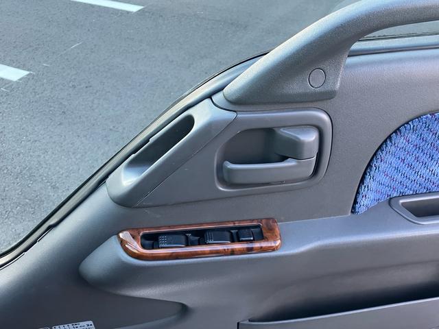 エルフトラック カスタム車 ターボ車 5200cc 2トン 積載車 花見台 PTO ラジコン メッキホイール 6速マニュアル オートエアコン(18枚目)