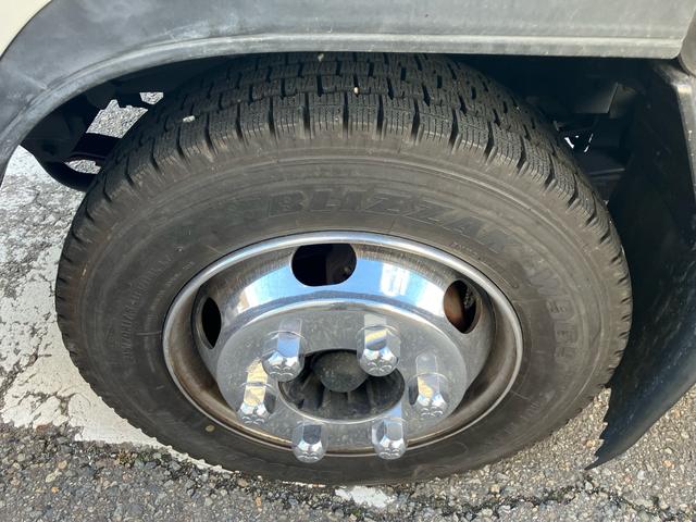 エルフトラック カスタム車 ターボ車 5200cc 2トン 積載車 花見台 PTO ラジコン メッキホイール 6速マニュアル オートエアコン(23枚目)