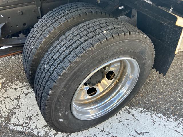 エルフトラック カスタム車 ターボ車 5200cc 2トン 積載車 花見台 PTO ラジコン メッキホイール 6速マニュアル オートエアコン(24枚目)