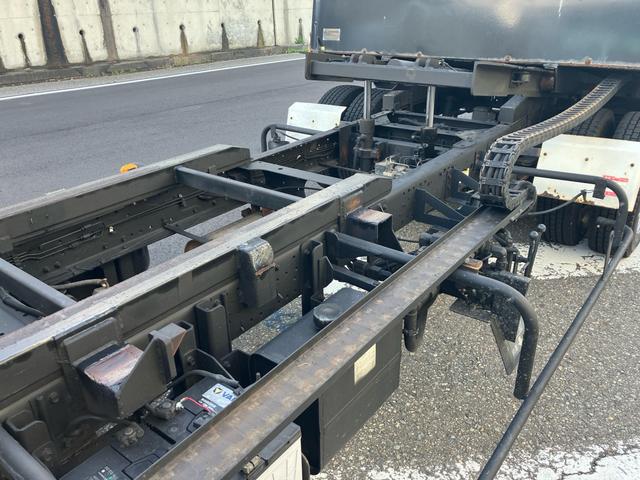 エルフトラック カスタム車 ターボ車 5200cc 2トン 積載車 花見台 PTO ラジコン メッキホイール 6速マニュアル オートエアコン(26枚目)