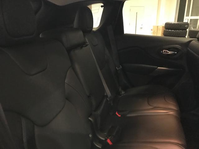 リミテッド レザー 認定中古車保証 Uconnect ワンオーナー 禁煙車 LEDヘッドランプ ナビ アイドリングストップ 試乗車アップ(14枚目)