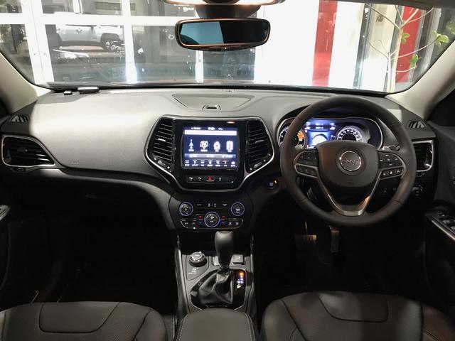 リミテッド レザー 認定中古車保証 Uconnect ワンオーナー 禁煙車 LEDヘッドランプ ナビ アイドリングストップ 試乗車アップ(15枚目)