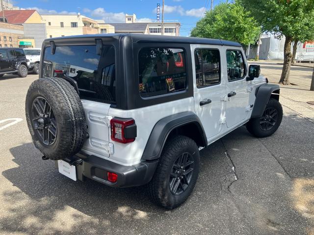 ジープ・ラングラーアンリミテッド スポーツ 認定中古車・弊社デモカー・4WD・Apple Car Play対応・Android Auto対応・12.3インチモニター搭載・シートヒーター搭載(18枚目)