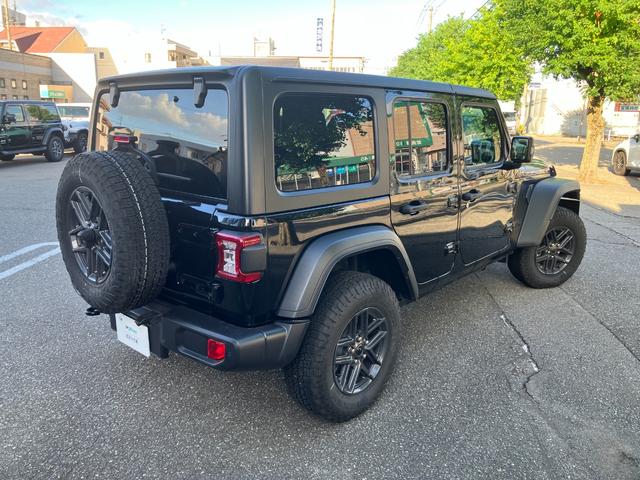 ジープ・ラングラーアンリミテッド スポーツ 認定中古車・弊社デモカー・4WD・Apple Car Play対応・Android Auto対応・12.3インチモニター装備・バックカメラ装備・シートヒーター内蔵(11枚目)