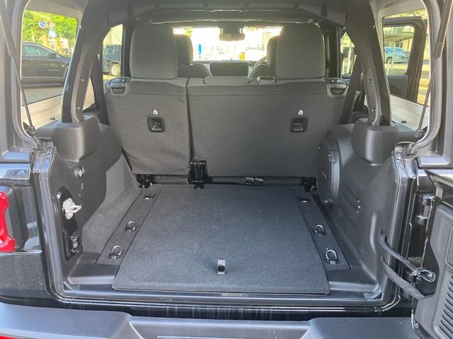 ジープ・ラングラーアンリミテッド スポーツ 認定中古車・弊社デモカー・4WD・Apple Car Play対応・Android Auto対応・12.3インチモニター装備・バックカメラ装備・シートヒーター内蔵(13枚目)