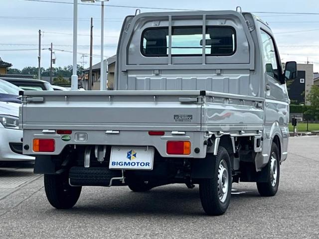 4WD KC EBD付ABS/横滑り防止装置/エアバッグ 運転席/エアバッグ 助手席/衝突安全ボディ/パワーステアリング/盗難防止システム/禁煙車/4WD/セキュリティアラーム/パワードアロック/UVカットガラス(3枚目)