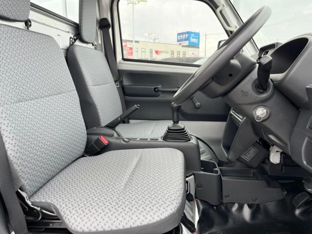 4WD KC EBD付ABS/横滑り防止装置/エアバッグ 運転席/エアバッグ 助手席/衝突安全ボディ/パワーステアリング/盗難防止システム/禁煙車/4WD/セキュリティアラーム/パワードアロック/UVカットガラス(5枚目)