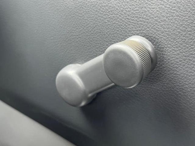 4WD KC EBD付ABS/横滑り防止装置/エアバッグ 運転席/エアバッグ 助手席/衝突安全ボディ/パワーステアリング/盗難防止システム/禁煙車/4WD/セキュリティアラーム/パワードアロック/UVカットガラス(18枚目)