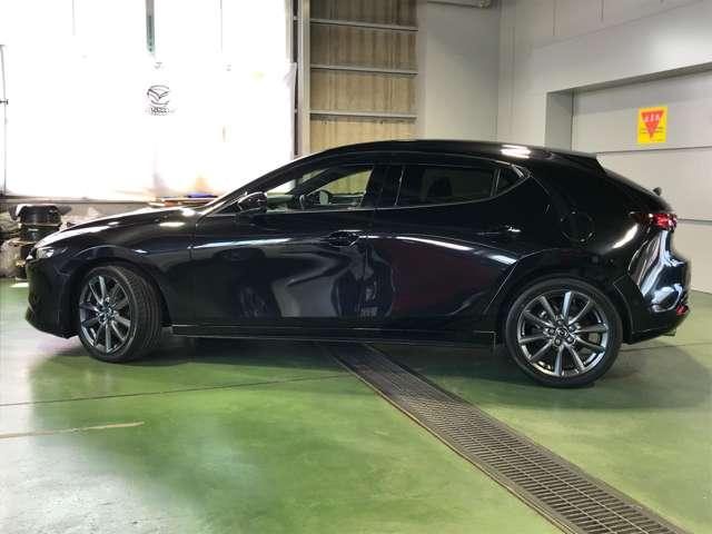 ＭＡＺＤＡ３ファストバック １．５　１５Ｓ　ツーリング　ＭＴモード付　フルセグテレビ　アダプティブクルーズ　ＥＴＣ車載器　ＬＥＤヘッド　横滑り防止システム　イモビ　エアコン　アルミホイール　カーテンエアバッグ　メモリナビ　キーレスゴー　ナビＴＶ　ＡＢＳ（5枚目）