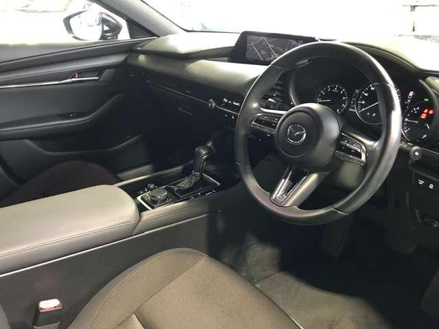 ＭＡＺＤＡ３ファストバック １．５　１５Ｓ　ツーリング　ＭＴモード付　フルセグテレビ　アダプティブクルーズ　ＥＴＣ車載器　ＬＥＤヘッド　横滑り防止システム　イモビ　エアコン　アルミホイール　カーテンエアバッグ　メモリナビ　キーレスゴー　ナビＴＶ　ＡＢＳ（7枚目）